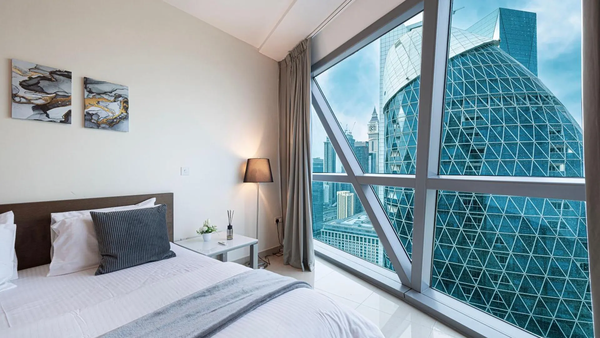 Difc Luxurious Spacious 1-Bed Apt In A Prime Location Dubai 0*,